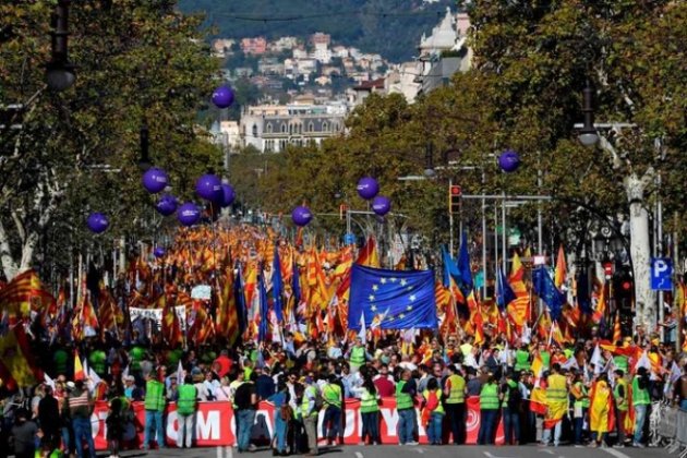В Каталонии на улицы вышли 300 тысяч человек