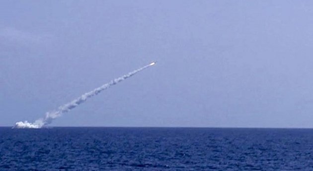 Россия ракетами с подлодки била по Сирии: жуткие кадры
