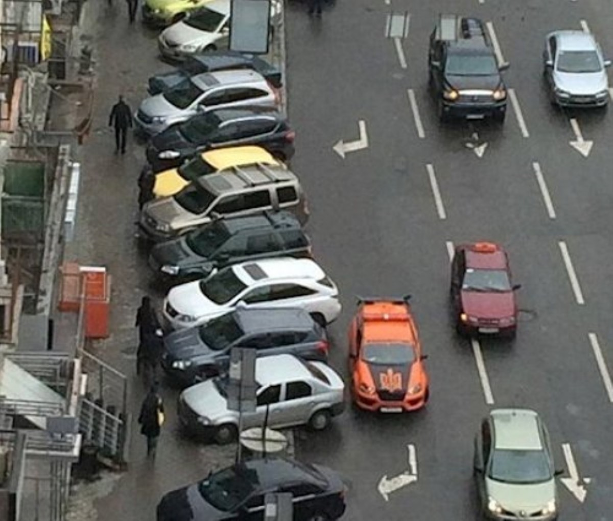 Запрет парковки на 61 улице Киева: появились детали об эвакуации авто
