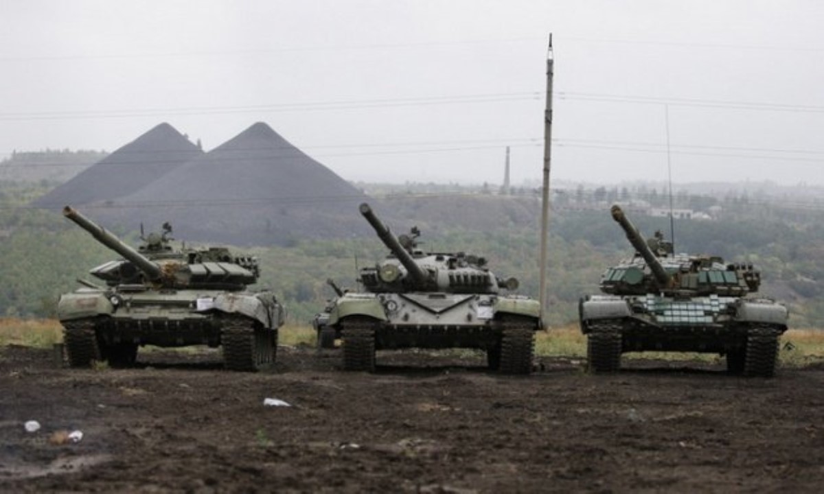 Боевики на Донбассе собрали танковый кулак