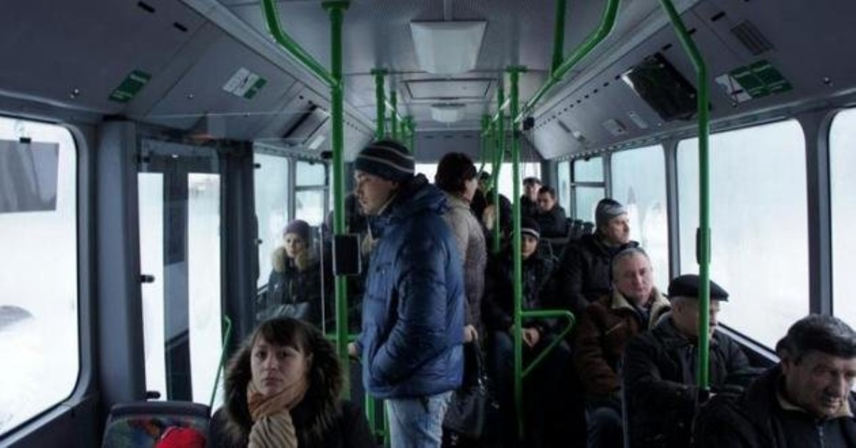 Совсем обалдели: киевского маршрутчика поймали на интересном занятии