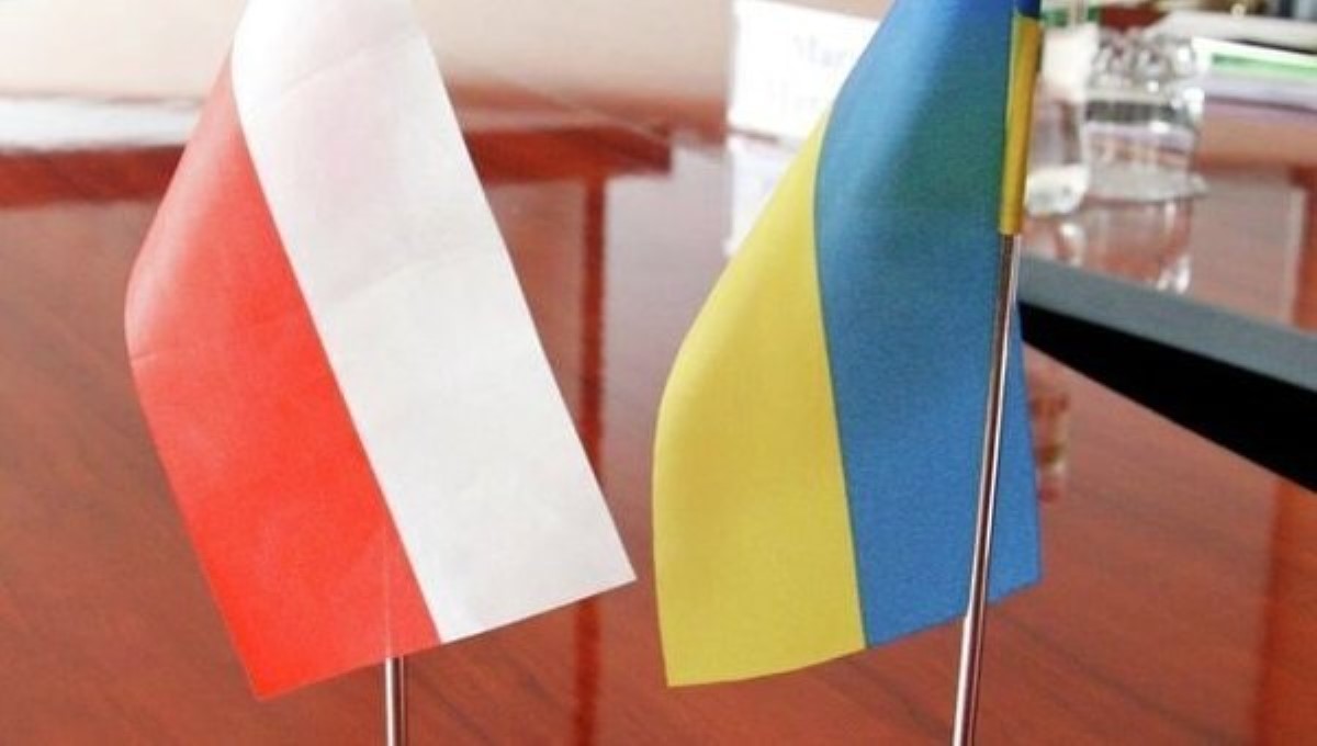 Скандал с соседом: в Польше Украину окрестили "заклятым врагом"