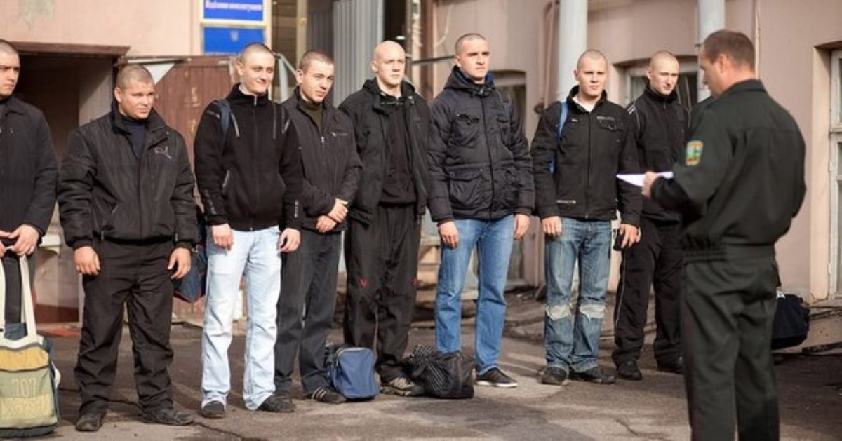 Охота на призывников: на Львовщине военкомат выложил в сеть имена всех уклонистов