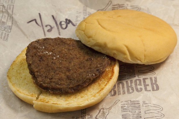 Экс-работники McDonald`s рассказали неприятную правду о бургерах