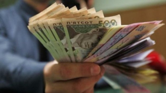 Средняя зарплата в Украине не растет четыре месяца подряд