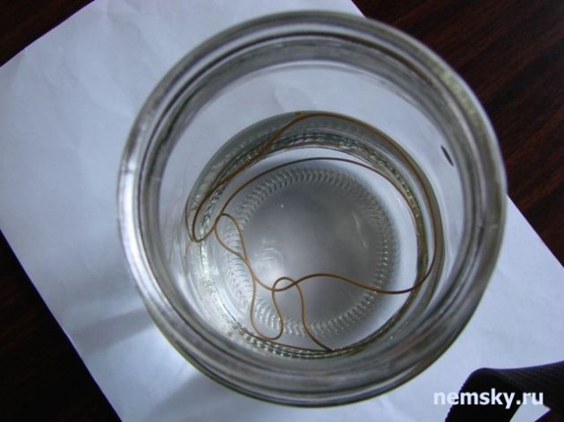Зубы страшно чистить: на Одесщине в квартиры подают воду с червями