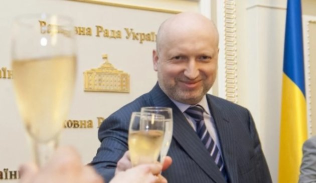 Зарплата Турчинова: богаче премьер-министра