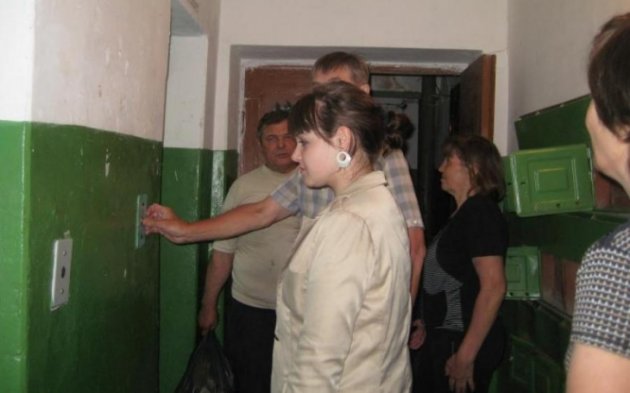 Лифт-убийца чуть не похоронил киевлянку с ребенком