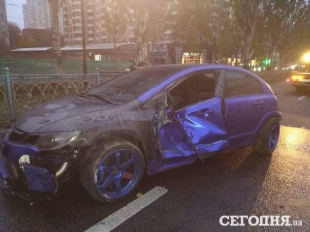 В центре Киева спортивное авто попало в страшное ДТП