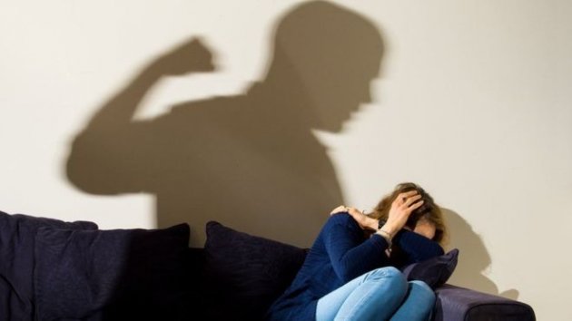 Более половины украинских женщин страдают от физического насилия в семьях