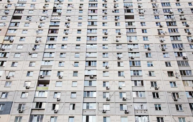 В Киеве девушка выпрыгнула с 14 этажа