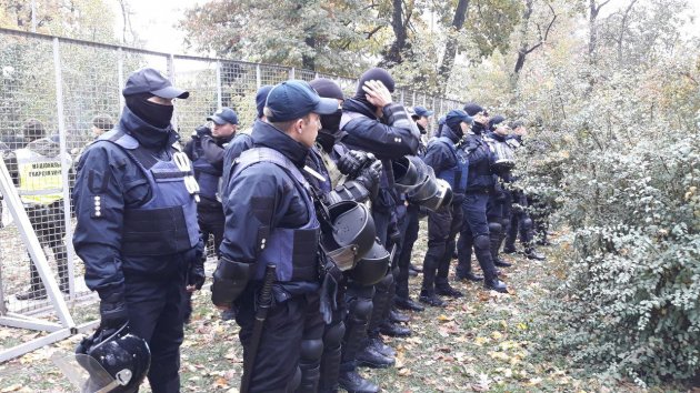 Въезд в Киев перекрыт, много полиции. Что происходит?