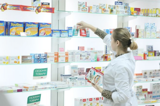 Украинцам почти силой навязывают дорогие лекарства