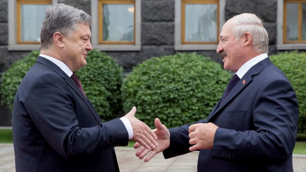 "Путинский прислуга": Порошенко призвали признать Лукашенко врагом