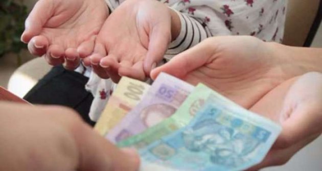 Украинцы проедают бюджет: государство тратит кредитные средства на соцвыплаты