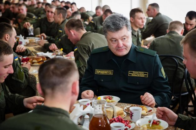 На это невозможно спокойно смотреть: в меню украинских солдат появился «ползучий деликатес»