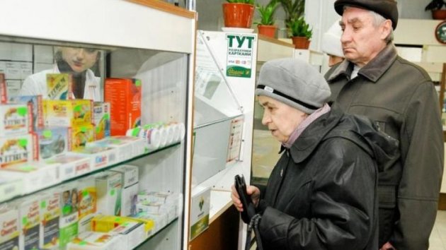 Штраф за низкие чеки и программы-подсказки. Как украинцев заставляют покупать в аптеках дорогие лекарства