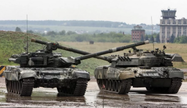 Центр перекрыт, люди в панике: появились кадры колонн военной техники в Луганске