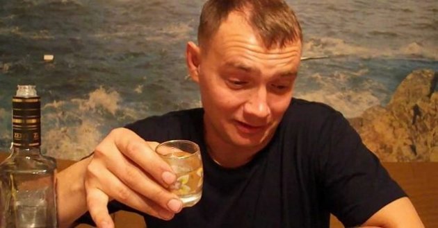 Пьяный русский три часа дрался с дверью