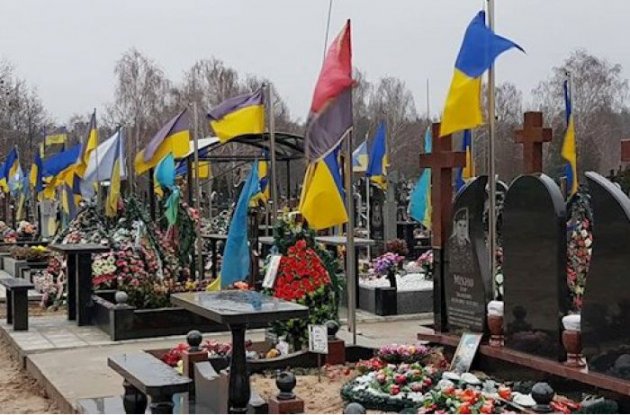 Погибли в войне с рашистами: снимок с кладбища в Киеве шокировал сеть