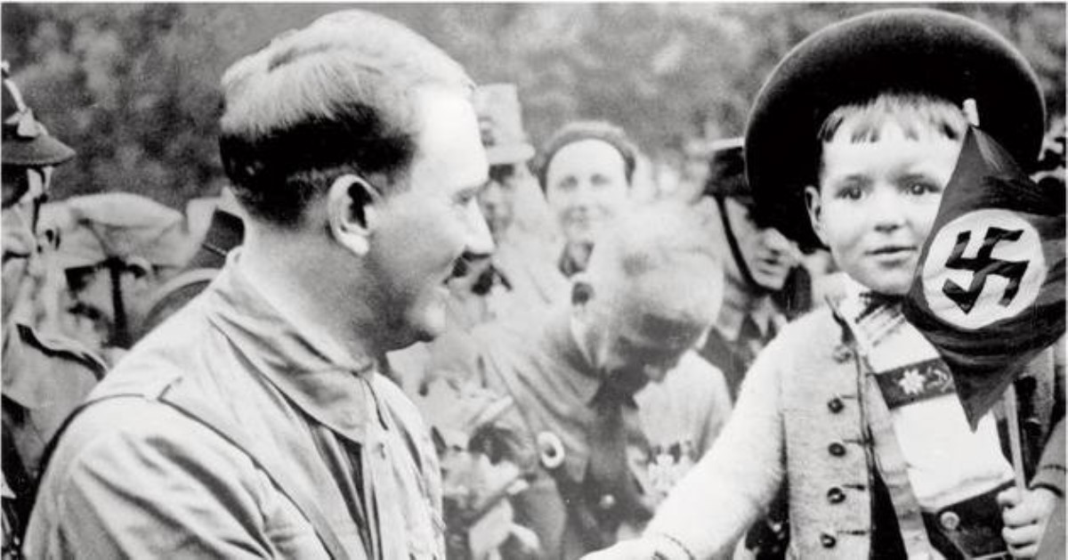 Кормил ее пирожными, она вязала ему носки: ребенок Гитлера