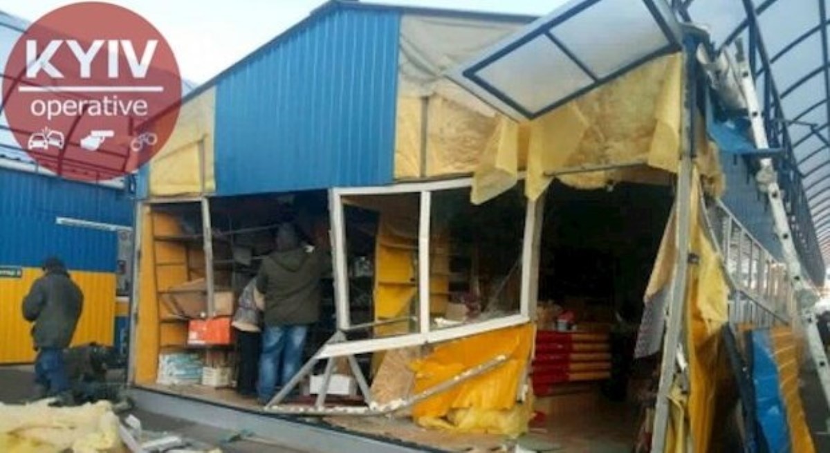 В Киеве произошел жесткий погром: уничтожены десятки магазинов