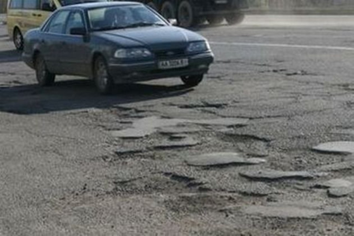 Привет Гройсману: украинцев шокировало видео «отремонтированной» дороги