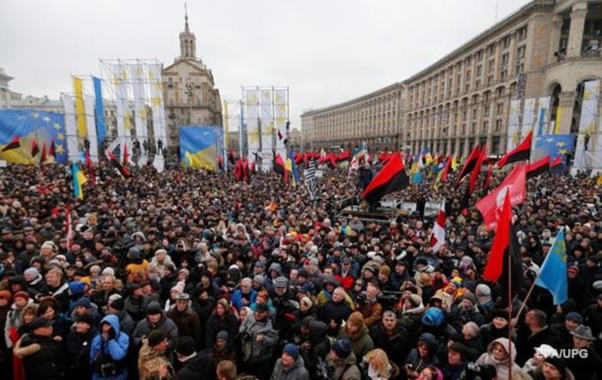 Половина украинцев не видят в стране эффективных политиков