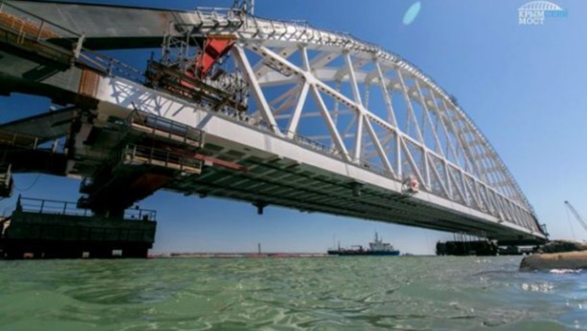 В России назвали сроки начала движение по Керченскому мосту