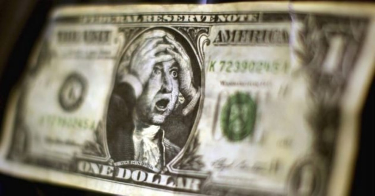 Из-за резкого падения гривны в банках исчез доллар