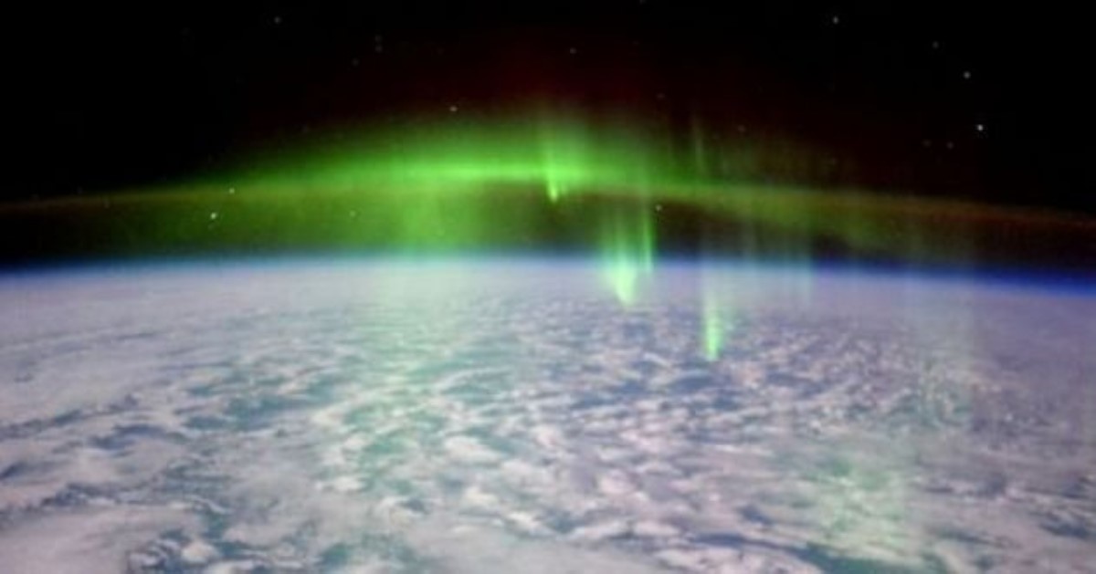 Астронавт показал впечатляющее видео северного сияния на Земле, снятое из космоса