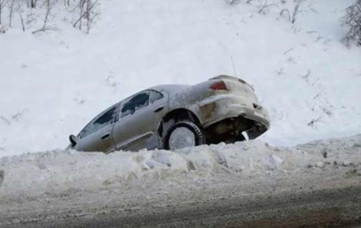 Из-за снегопадов в Украине произошло рекордное число ДТП