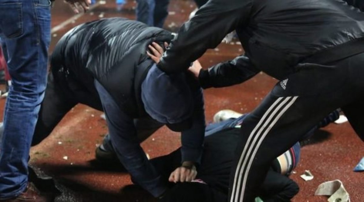 Били прохожих: массовая драка закончилась побоищем в Киеве