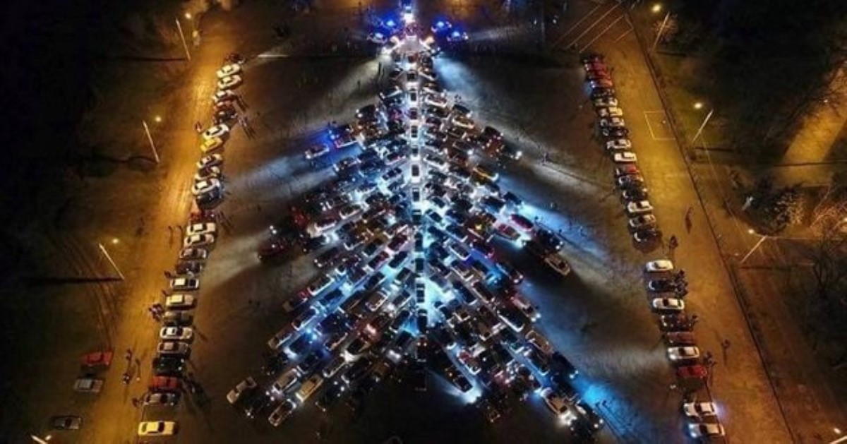 В Запорожье более двух сотен авто выстроились в "елку единства"