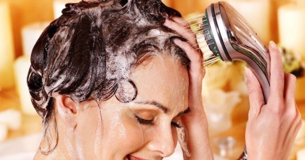 3 ингредиента, которые следует добавить в шампунь, чтобы оживить ломкие волосы