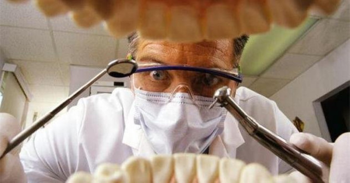 Дантисты рассказали, что будет если один раз не почистить зубы