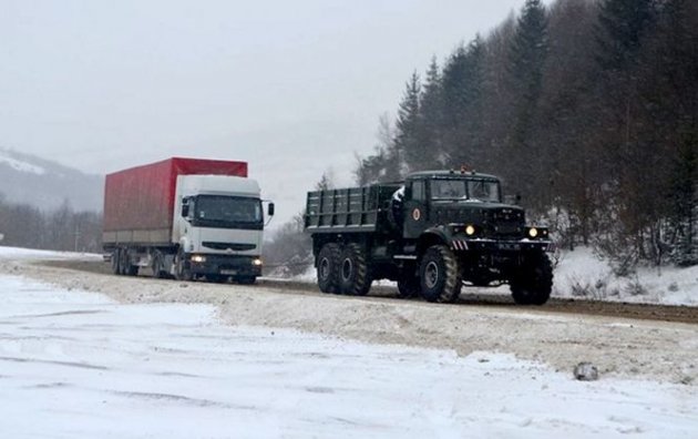 Запад Украины накрыли снежные бури
