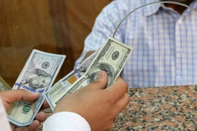 Курс доллара побил новый рекорд, цифры в обменниках шокируют