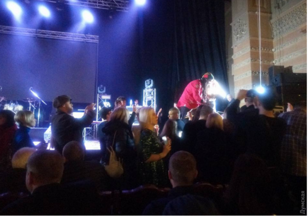 Группа Enigma спела одну песню в Одессе и отменила концерт, обругав организаторов