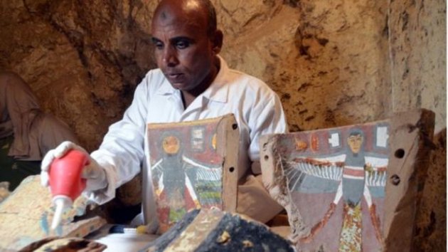 В Египте нашли две ранее неизвестные гробницы с сокровищами