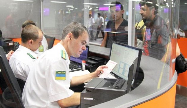 С 1 января иностранцы смогут въехать в Украину только по биометрическим паспортам