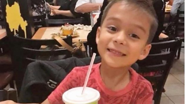 В Техасе копы сквозь стену фургона застрелили 6-летнего ребенка