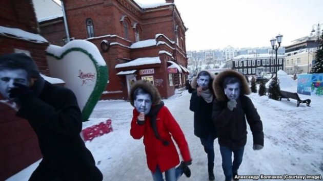 В России "бегающие Саакашвили" вышли на акцию против Путина