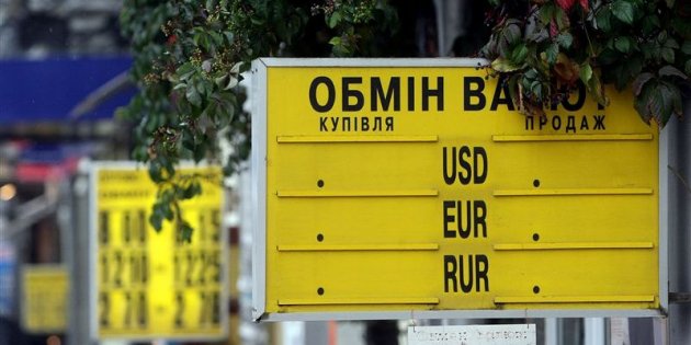 Новогодний курс валют: украинцы срочно ищут работающие банки