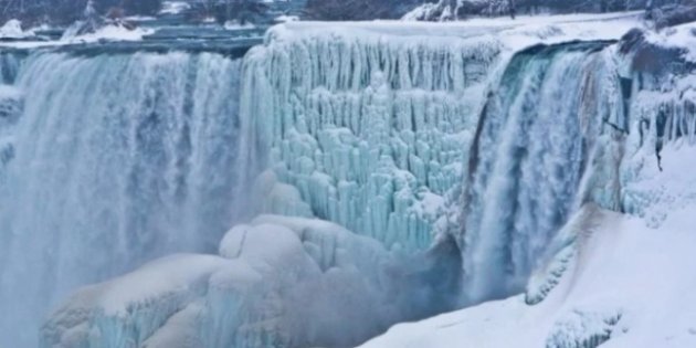 Раз в никогда: замерз самый известный в мире водопад
