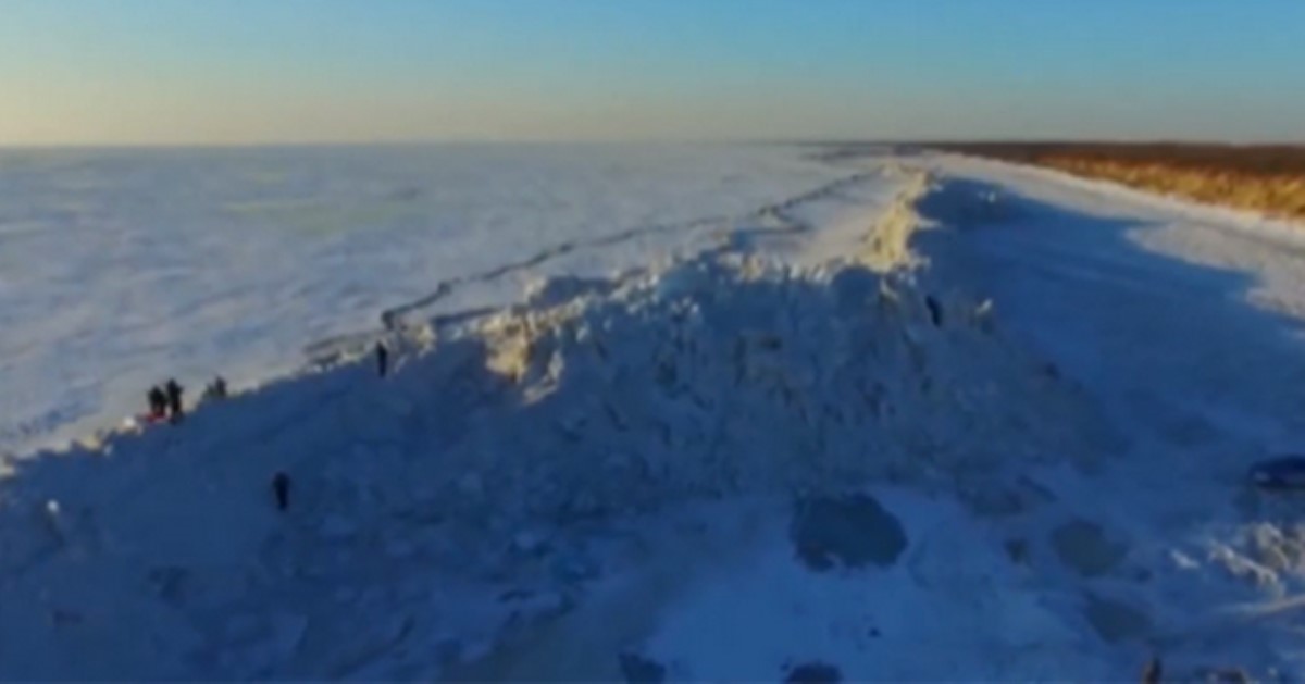На границе с Россией появилась огромная ледяная стена