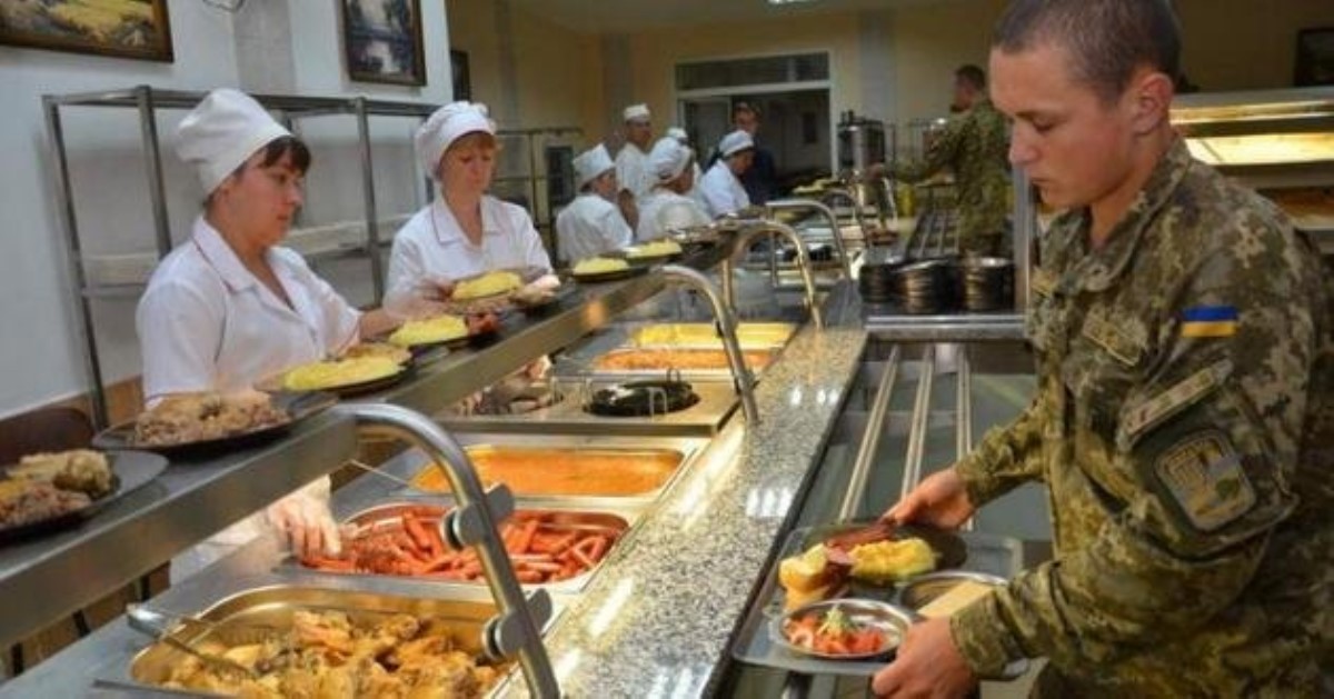 Как кормят, так и служат: разница между меню ВСУ и путинских вояк