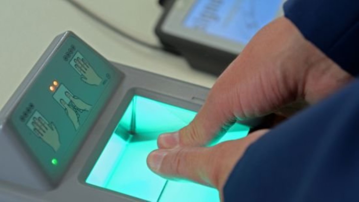 Биометрика вместо виз: россияне начали проходить биометрический контроль при въезде в Украину
