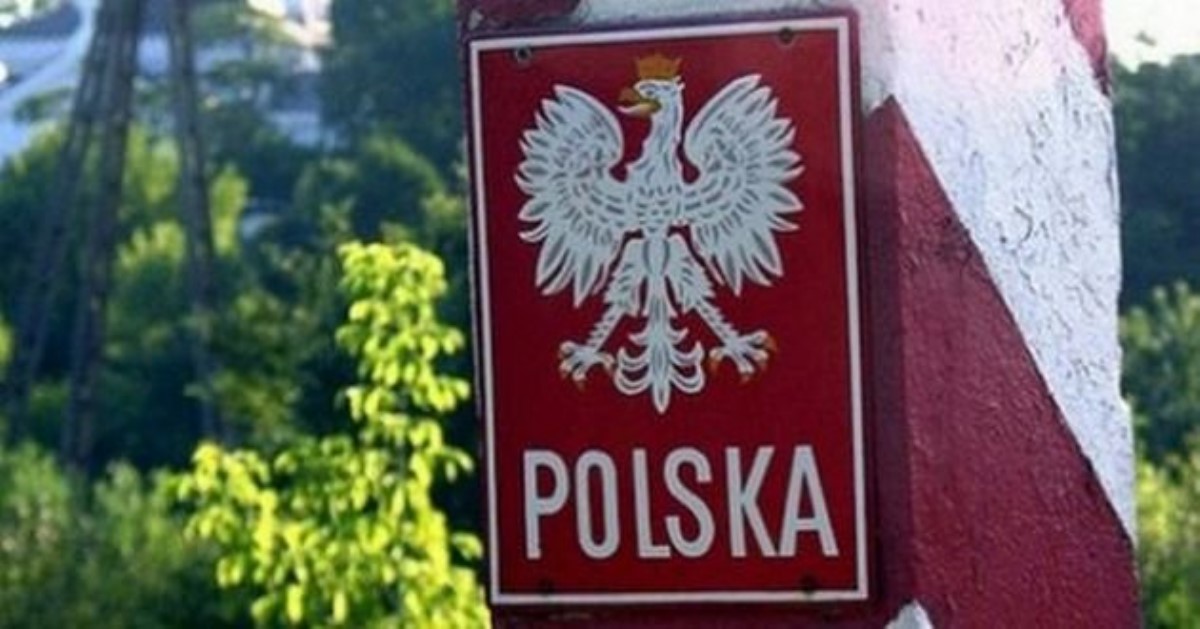 Скандал с сине-желтой формой для украинцев в Польше получил неожиданное продолжение