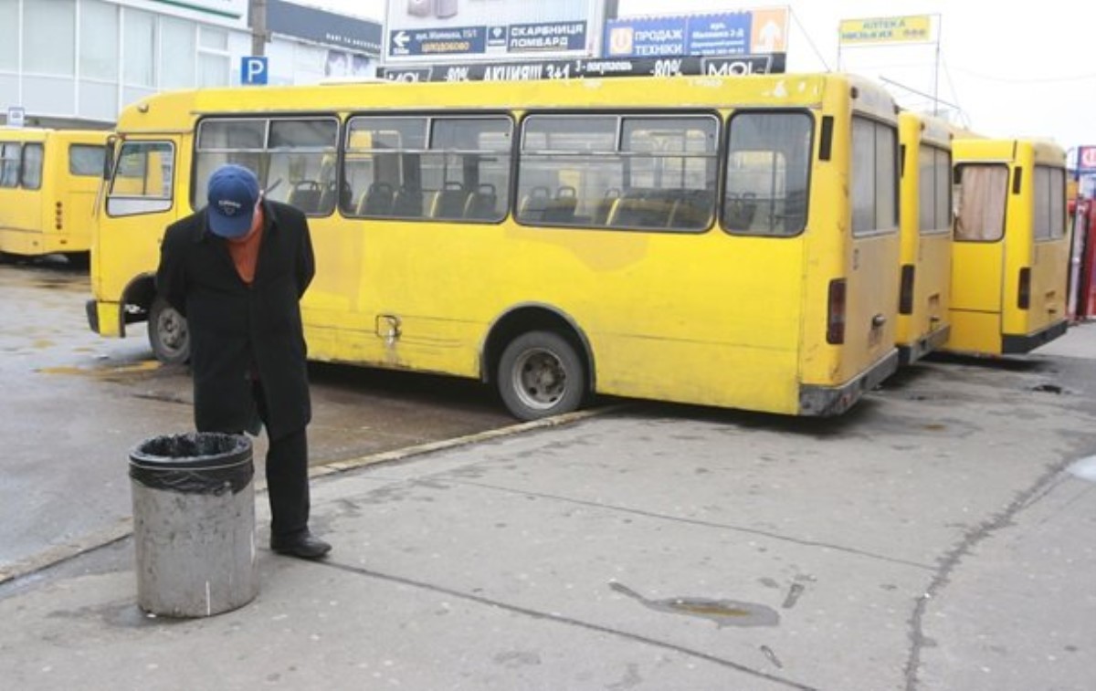 В Тернополе водители маршруток устроили забастовку